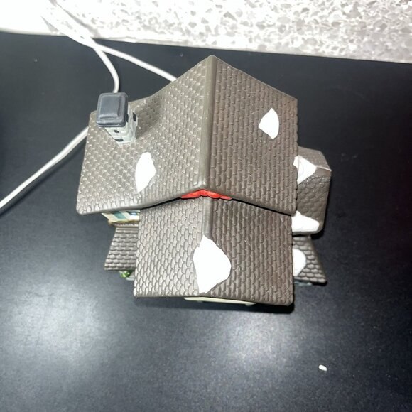 Dickens Towne Series SWEET SHOPPE 1997 Christmas Village Vintage Hand Painted - Picture 7 of 16